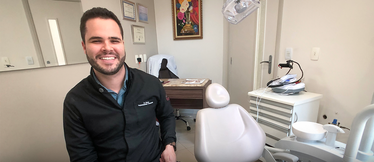 Dentista de Bauru conta como se rendeu à odontologia estética com harmonização facial
