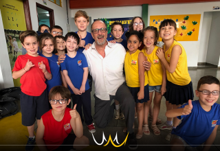 Fundado em 1925,a escola Guedes de Azevedo, adotará, em 2020, o material Pueri Domus, e, com ele, o ensino bilíngue integrado a todas as matérias. 
