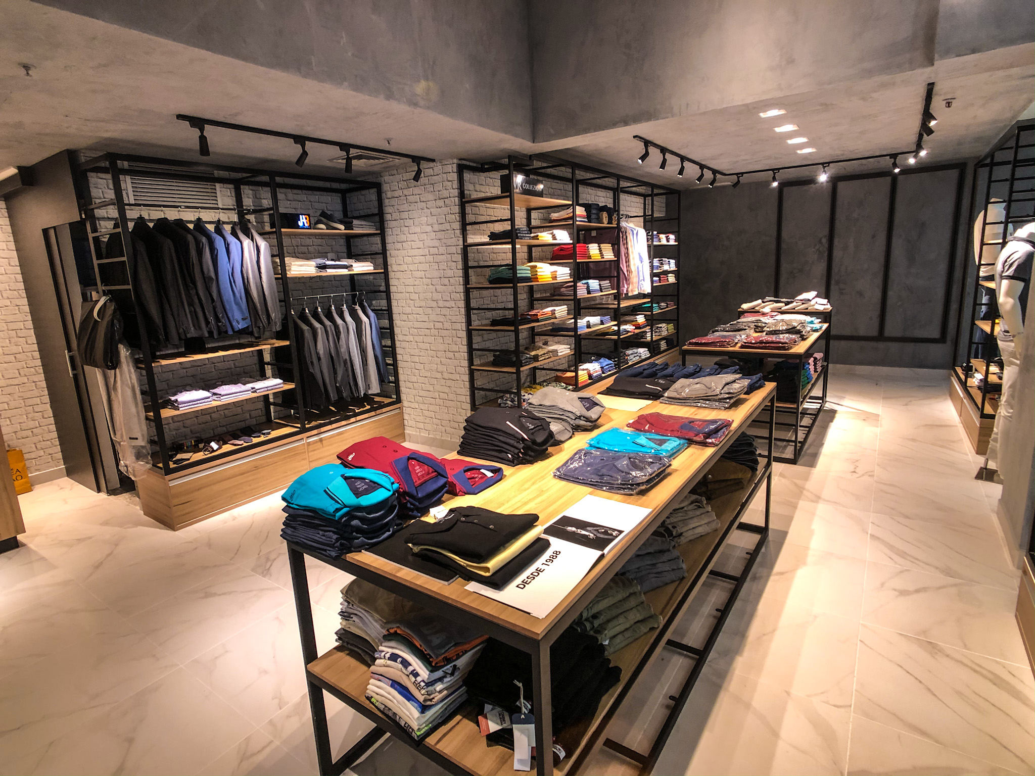 Introduzir 79+ imagem interior de lojas de roupas masculinas - br.thptnganamst.edu.vn