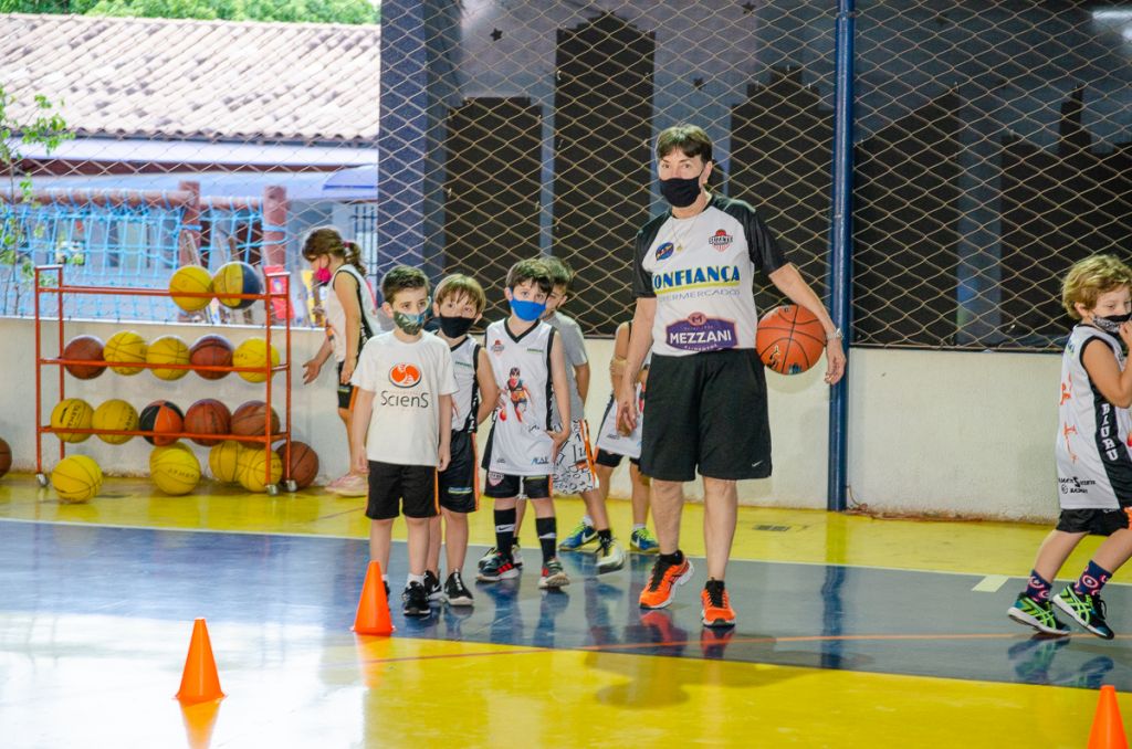 Escolinha de basquete