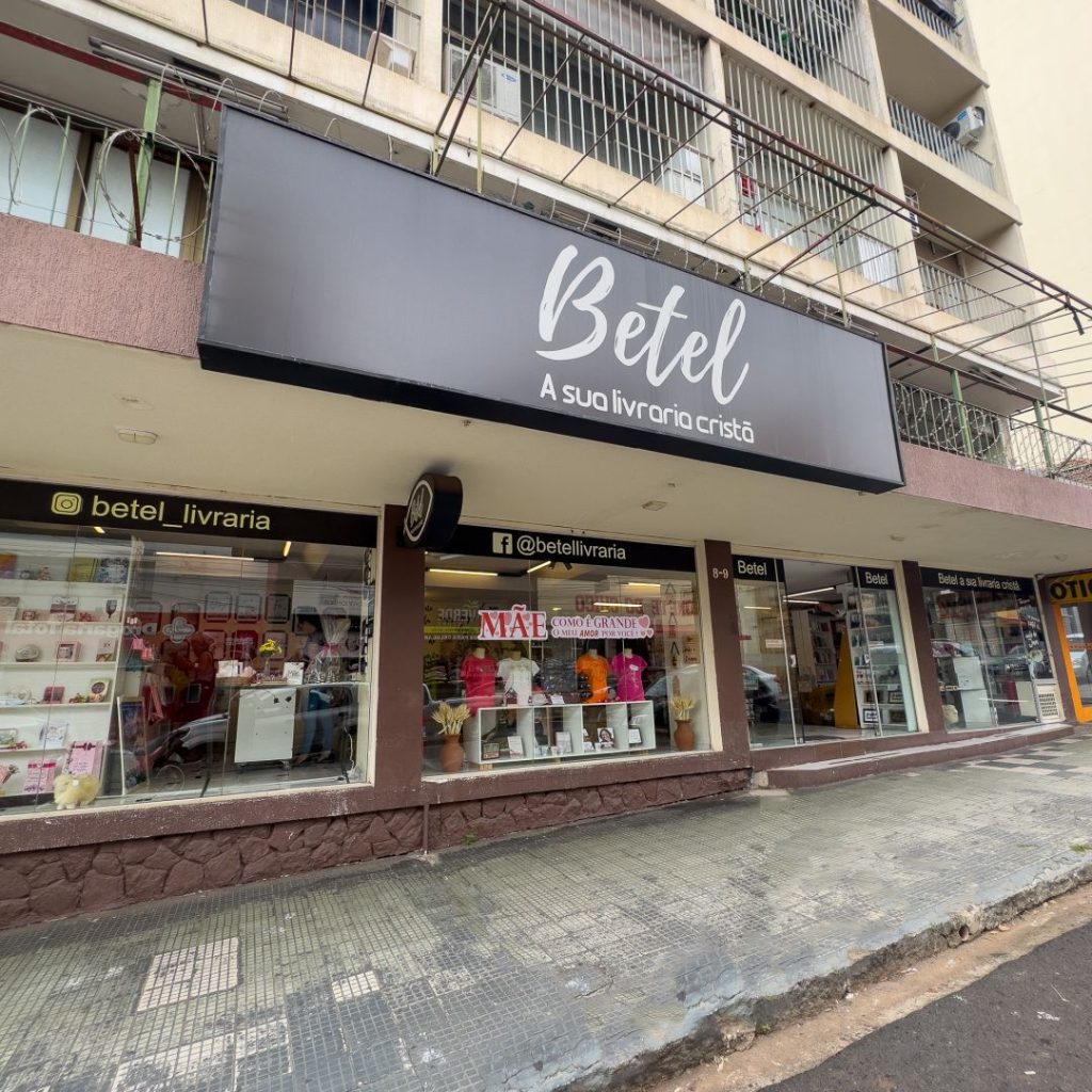 Conheça história de casal que vendeu a casa para assumir livraria ...